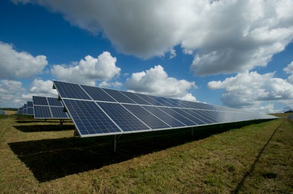 Adoptez l'énergie solaire à Nîmes pour économiser sur vos factures